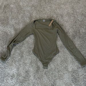 NWT SKIMS Bodysuit!